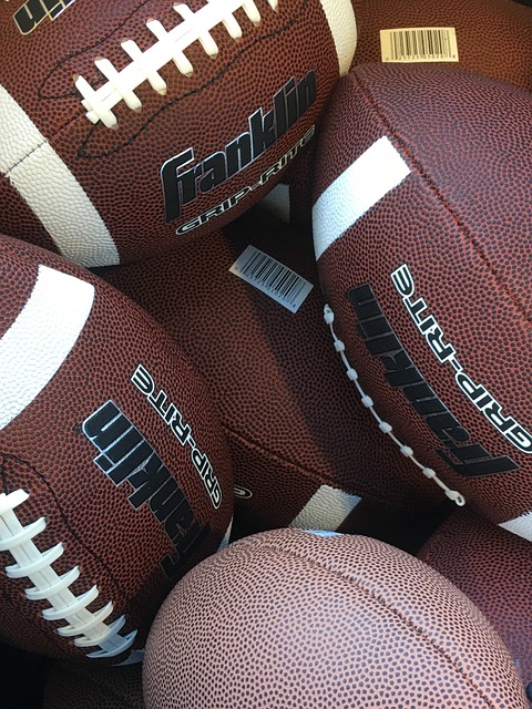 国脚连续射门被封堵仍不气馁